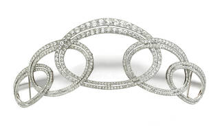 Diamond tiara in the shape of interlinked oval shapes