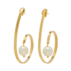 Swirl pearl earrings by Fotini Liami 